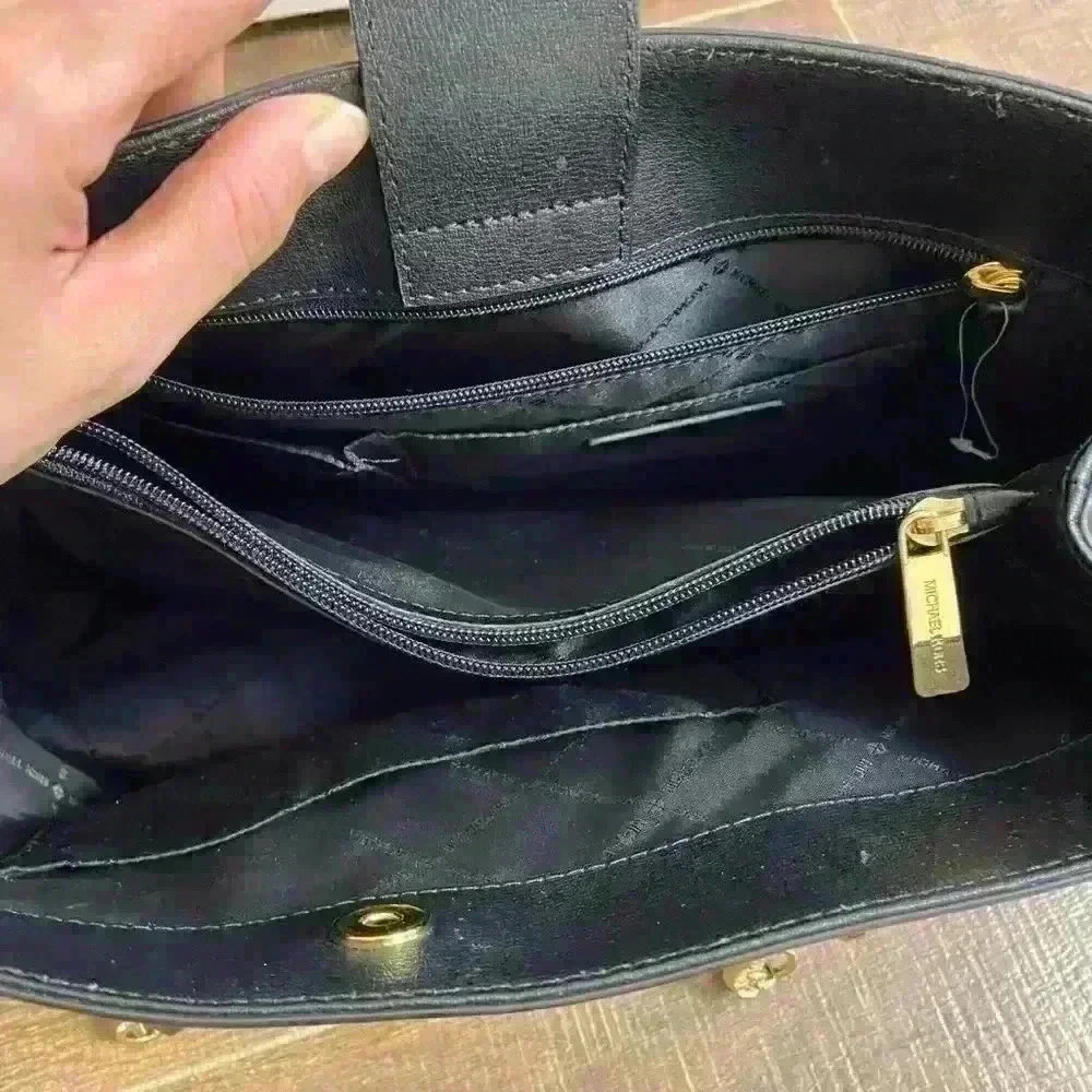 MICHAEL KORS M. Kors Black Gold Chain Purse -‎ Like New - Picture 4 of 6